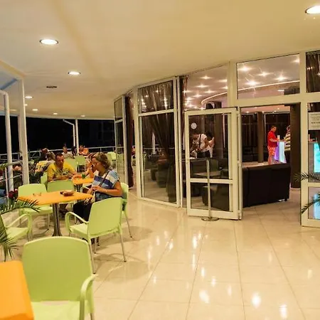 Sun Village Complex מלון דירות