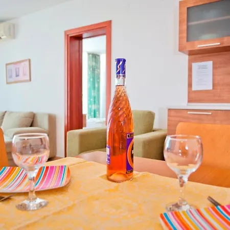 מלון דירות Sun Village Complex 4*